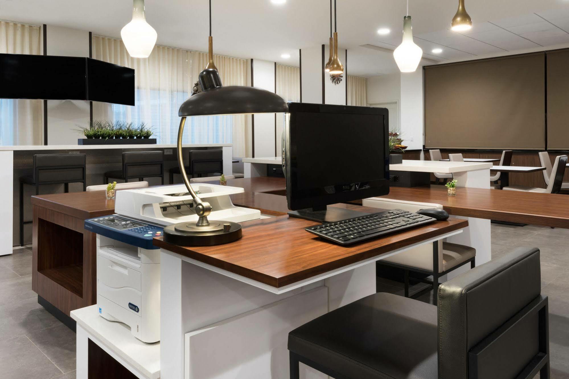 Wingate By Wyndham Hotel 3*
